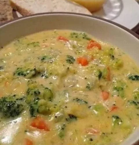 Broccoli & Cheese Soup Slow Cooker