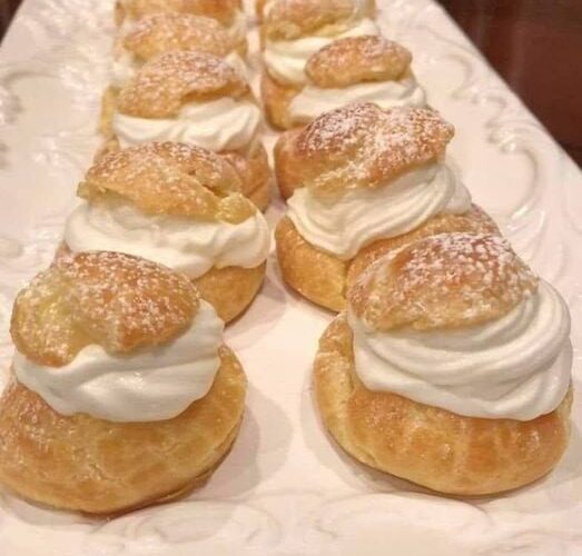 MOM’S FAMOUS CREAM PUFFS