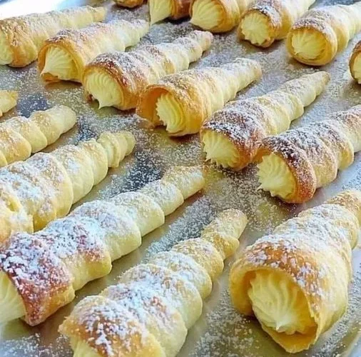 Puff Pastry Cream Horns