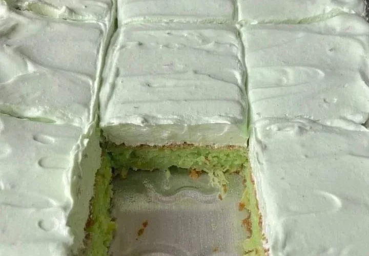 PISTACHIO PINEAPPLE CAKE