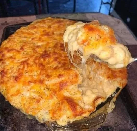 CREAMY BAKED MAC AND CHEESE