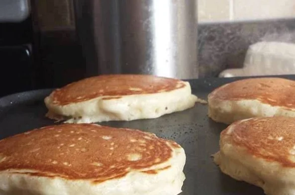 THE BEST HOMEMADE PANCAKES