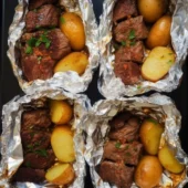 Garlic Steak & Potato Foil Packets 370232013_695025095998133_3033635816067884245_n