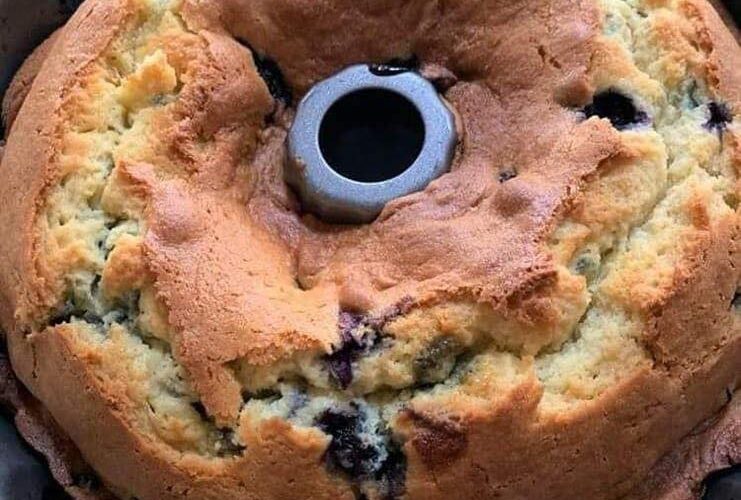 Blueberry Sour Cream Coffee Cake